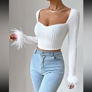 SHEIN Privé Sweetheart Neck Fuzzy Cuff Crop Tee